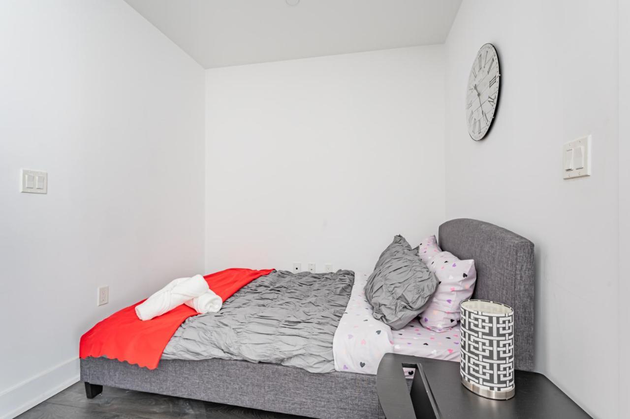 Condo In Parklawn & Lake Shore With Free Parking Close To Airport Toronto Luaran gambar