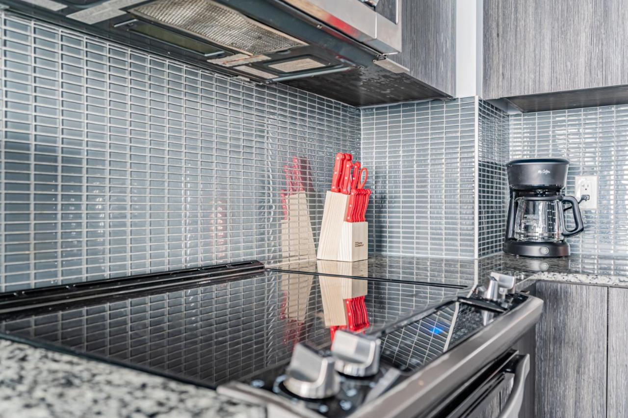 Condo In Parklawn & Lake Shore With Free Parking Close To Airport Toronto Luaran gambar