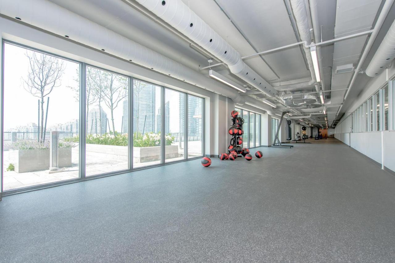 Condo In Parklawn & Lake Shore With Free Parking Close To Airport Toronto Luaran gambar