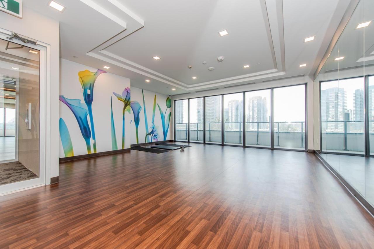 Condo In Parklawn & Lake Shore With Free Parking Close To Airport Toronto Luaran gambar