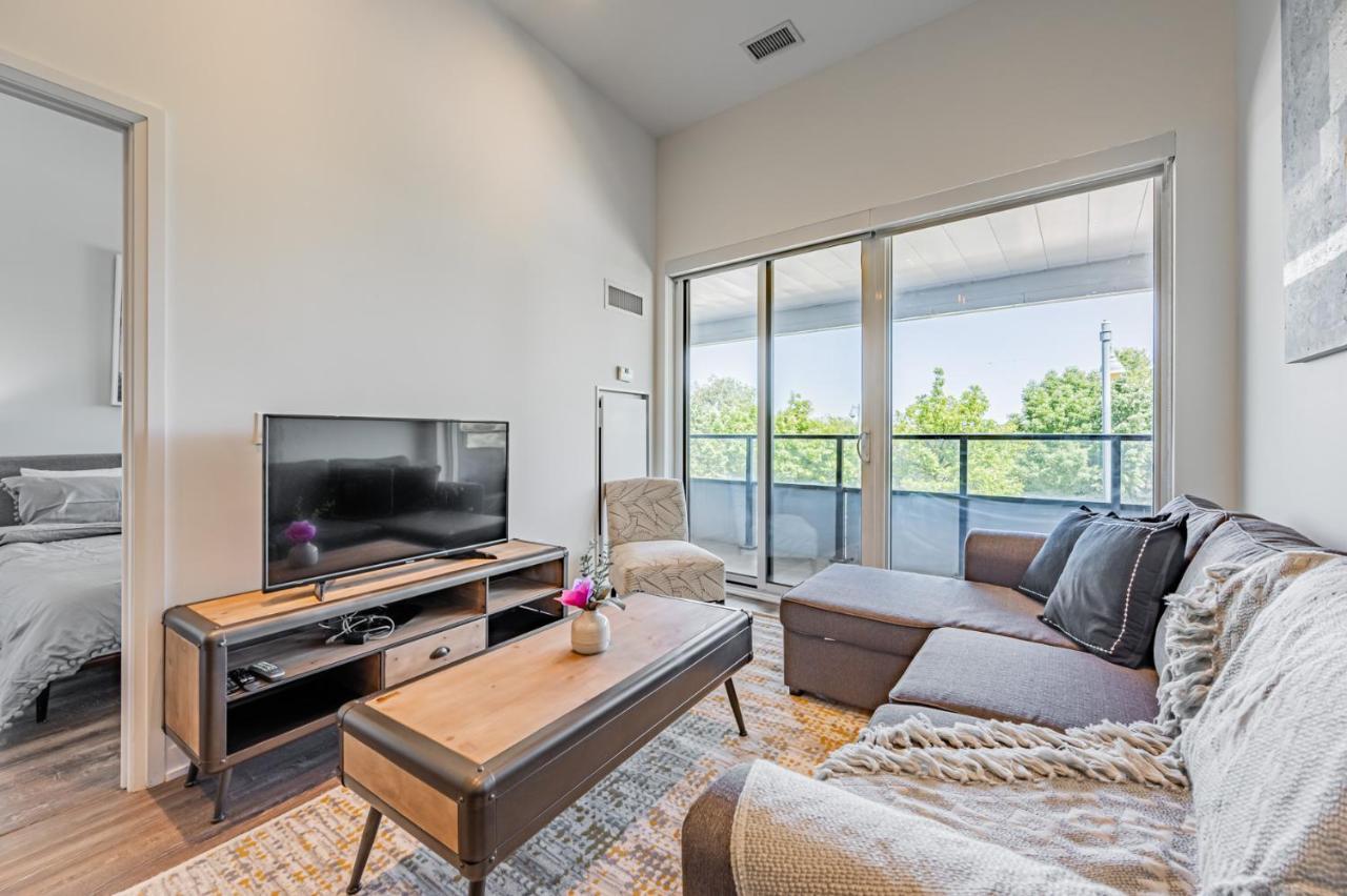 Condo In Parklawn & Lake Shore With Free Parking Close To Airport Toronto Luaran gambar
