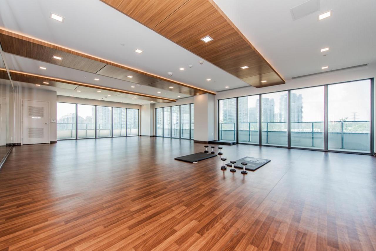 Condo In Parklawn & Lake Shore With Free Parking Close To Airport Toronto Luaran gambar