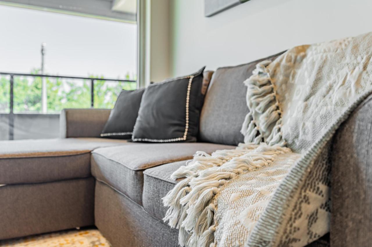 Condo In Parklawn & Lake Shore With Free Parking Close To Airport Toronto Luaran gambar