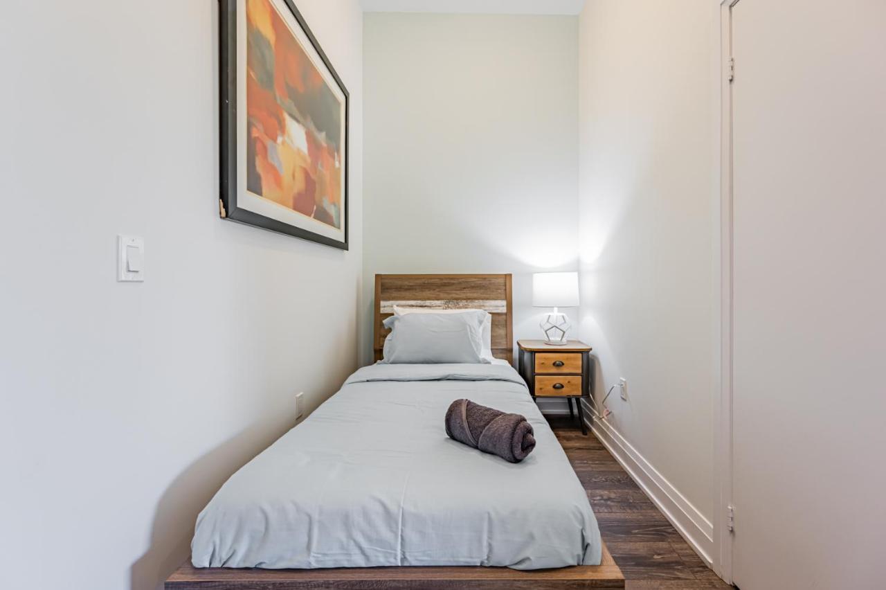 Condo In Parklawn & Lake Shore With Free Parking Close To Airport Toronto Luaran gambar