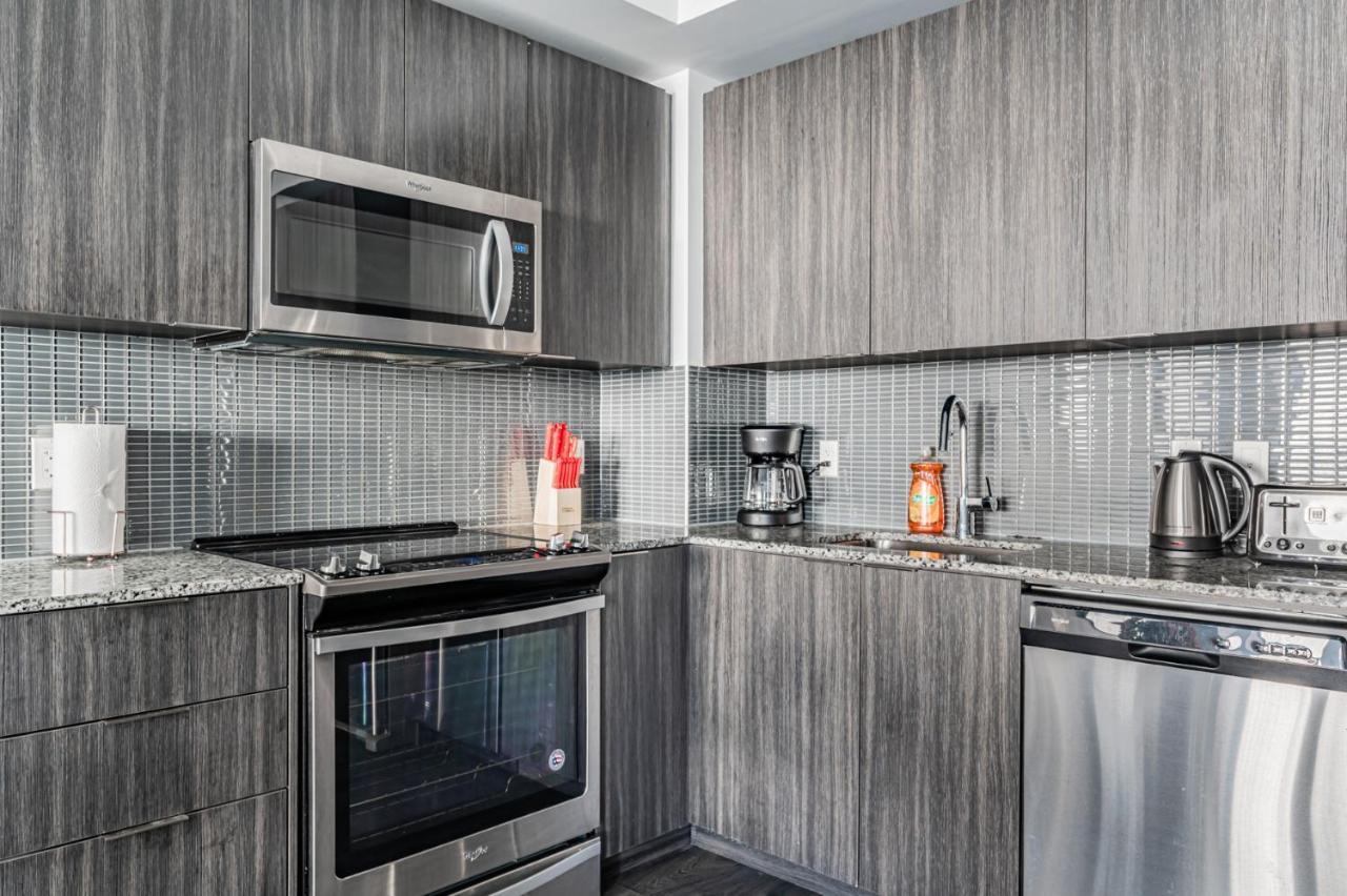 Condo In Parklawn & Lake Shore With Free Parking Close To Airport Toronto Luaran gambar