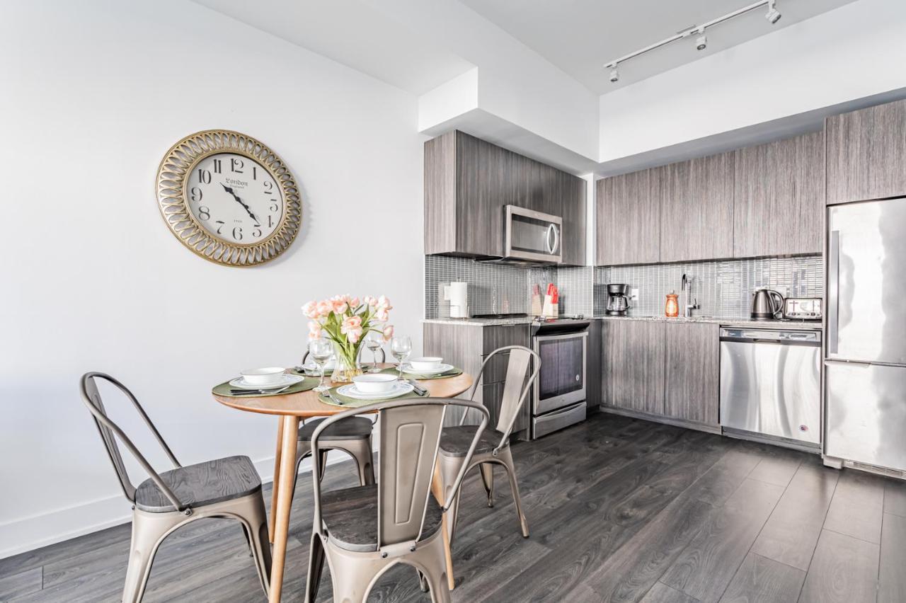 Condo In Parklawn & Lake Shore With Free Parking Close To Airport Toronto Luaran gambar