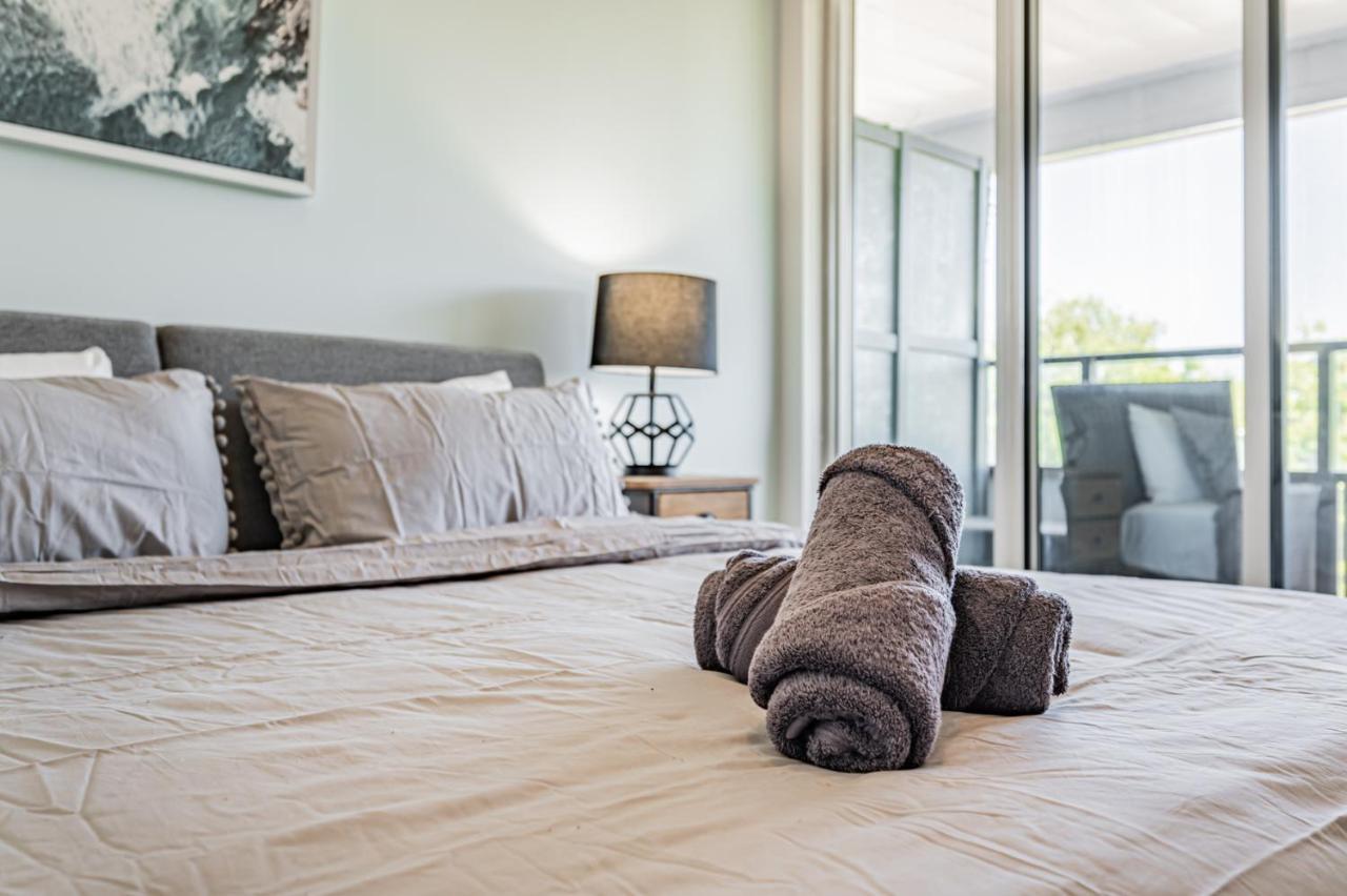 Condo In Parklawn & Lake Shore With Free Parking Close To Airport Toronto Luaran gambar