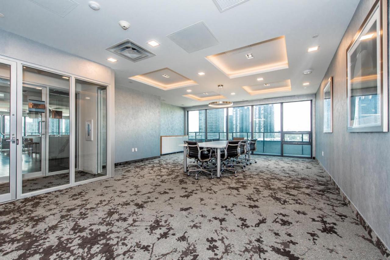 Condo In Parklawn & Lake Shore With Free Parking Close To Airport Toronto Luaran gambar