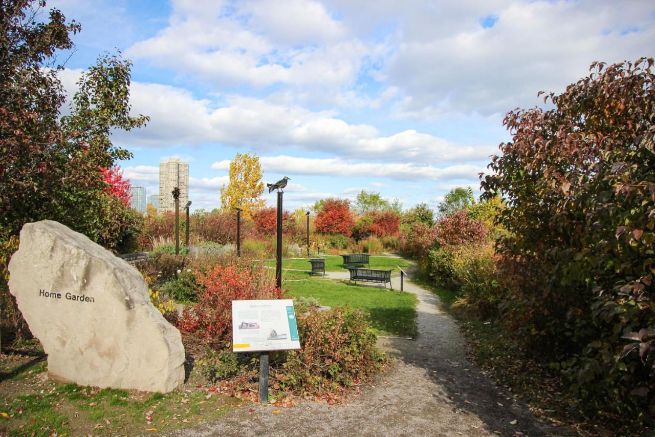 Condo In Parklawn & Lake Shore With Free Parking Close To Airport Toronto Luaran gambar