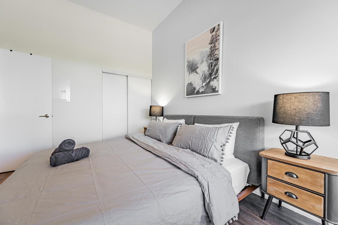Condo In Parklawn & Lake Shore With Free Parking Close To Airport Toronto Luaran gambar