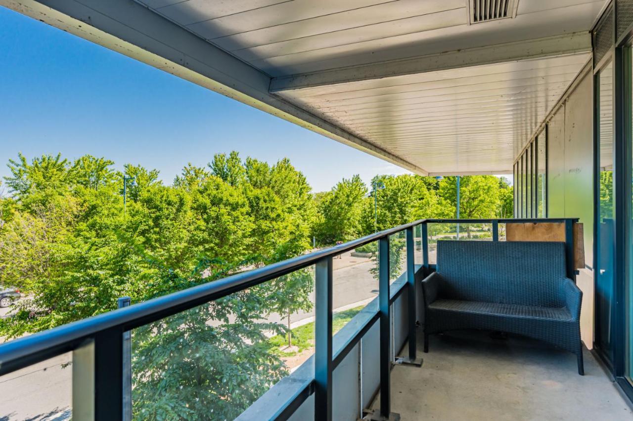 Condo In Parklawn & Lake Shore With Free Parking Close To Airport Toronto Luaran gambar