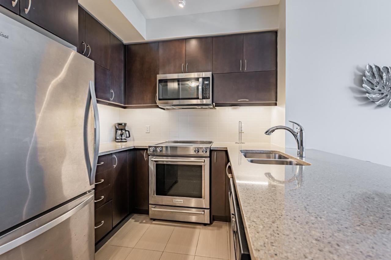 Condo In Parklawn & Lake Shore With Free Parking Close To Airport Toronto Luaran gambar